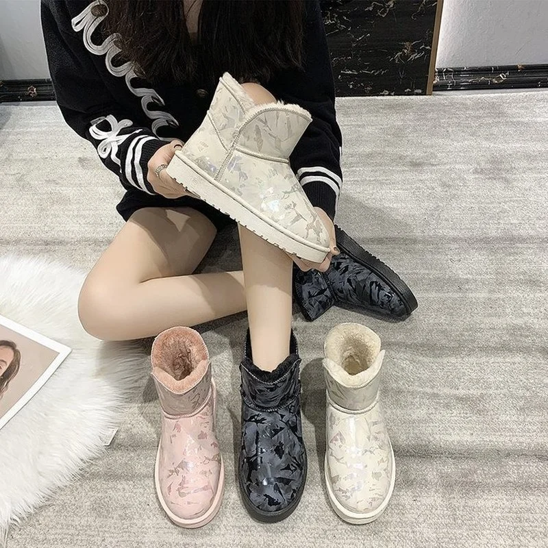 Moda de Tubo Curto Botas de Neve de Mulheres 2021 Inverno coreano Fundo Plano Engrossado Mais de Veludo Quente Graffiti Sapatos para as Mulheres Botas Imagem 2