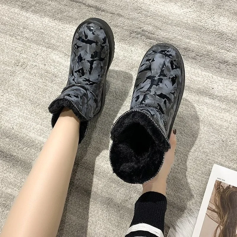 Moda de Tubo Curto Botas de Neve de Mulheres 2021 Inverno coreano Fundo Plano Engrossado Mais de Veludo Quente Graffiti Sapatos para as Mulheres Botas Imagem 3
