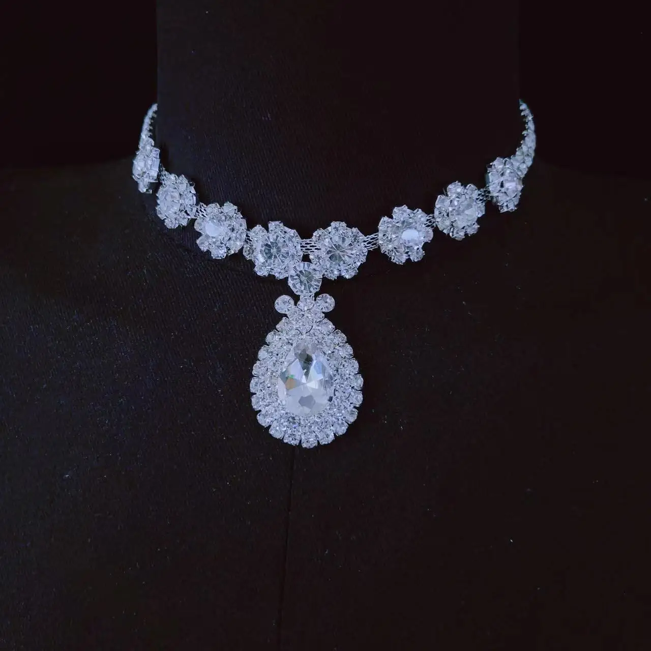 Moda de alta qualidade multi-linha Strass pingente gota de água no pescoço suporte colar colar de jóias para as meninas de cristal de luxo neckl Imagem 5